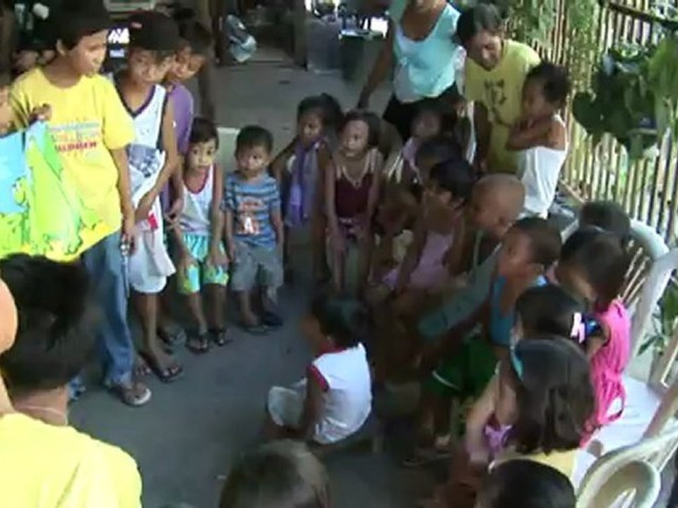 Vom philippinischen straßenkind zum gefeierten helfer