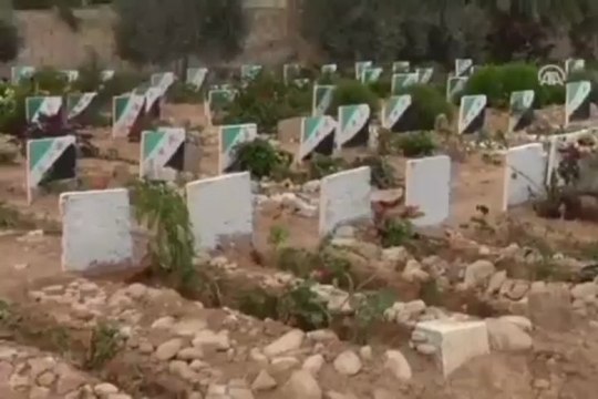 Mezarlıklar kuşatıldı