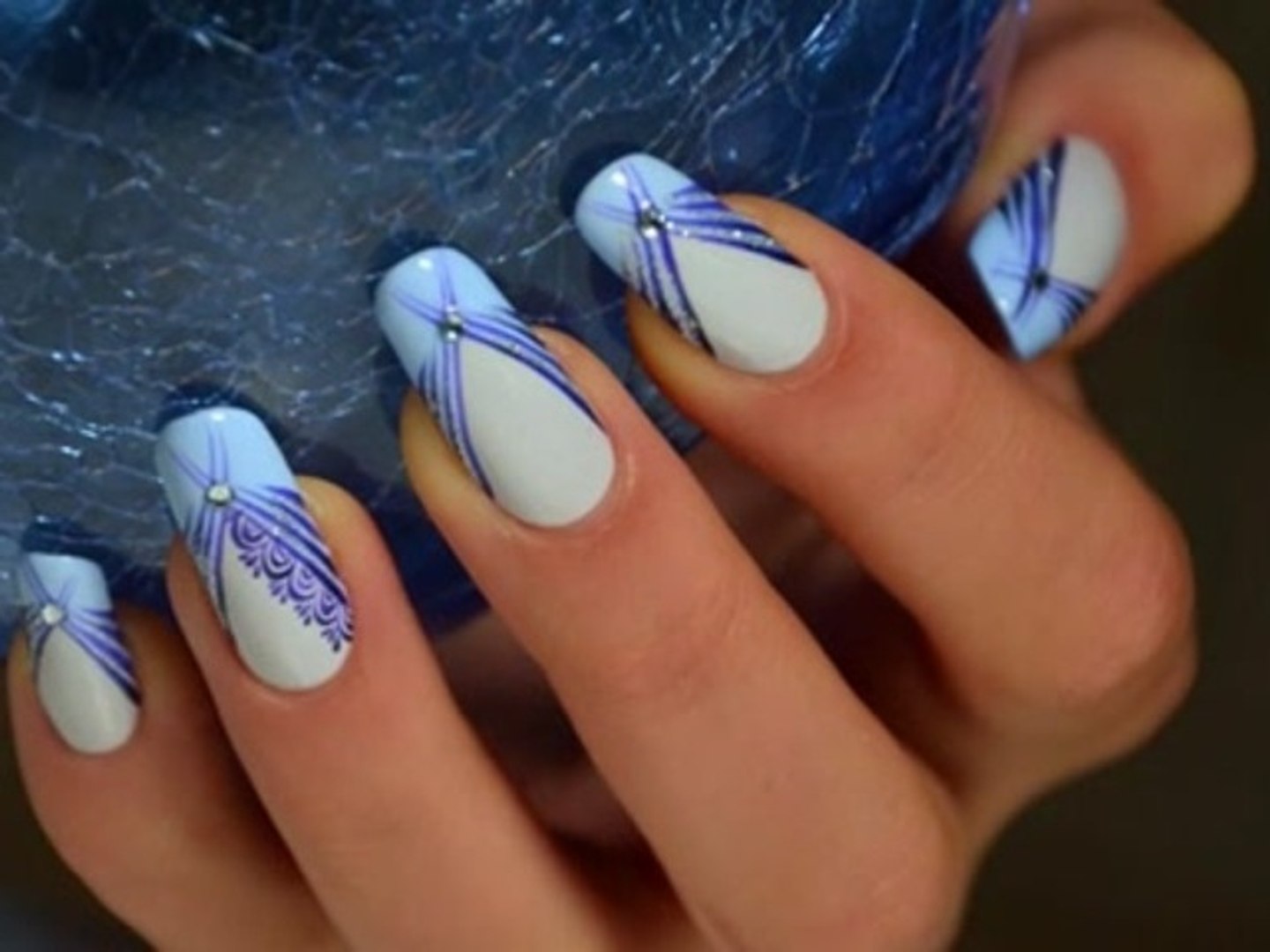 Sexy nails revisité : Tuto Nail art lignes croisées et dentelle - Vidéo  Dailymotion