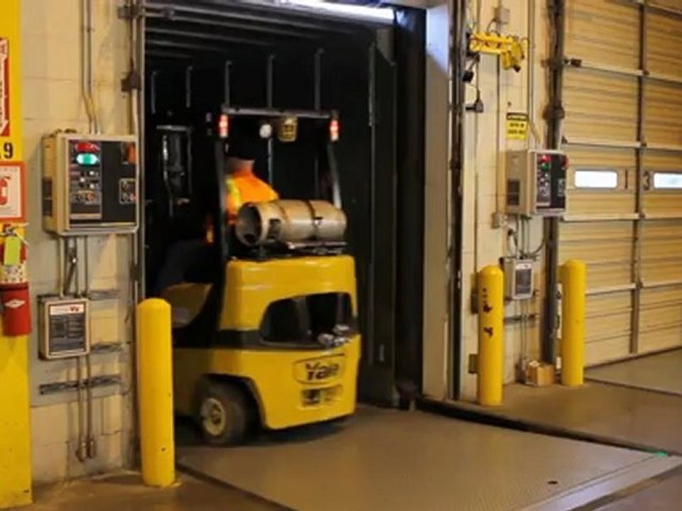 RHR-4000 Dok-Lok Vehicle Restraint by Rite-Hite