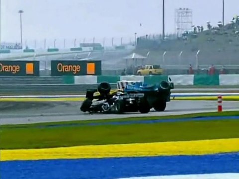 Webber and Fisichella Crash in Malaysia 2005