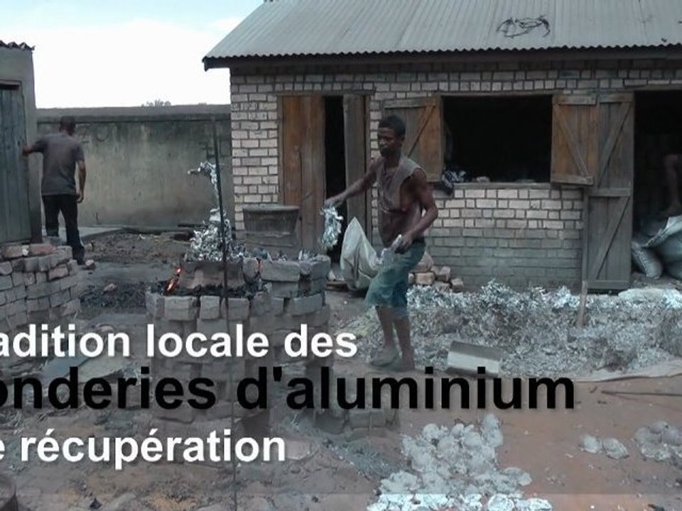 MADAGASCAR - Artisanat RN7_1è partie (HD)