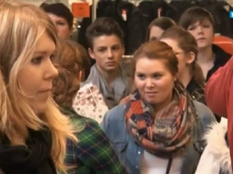 Janina Uhse Autogrammstunde Ibbenbühren 20-10-12