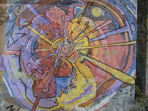 Mort et vie des industries - Graffitis Pau 1er novembre 2012.