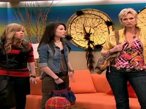 iCarly Season 6 Episode 10 - iRescue Carly