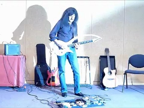 Thierry Pontet Présentation PMC Guitares Mamba Salon Montpellier 2012