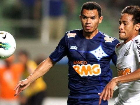 Un triplé et une nouvelle célébration pour Neymar !