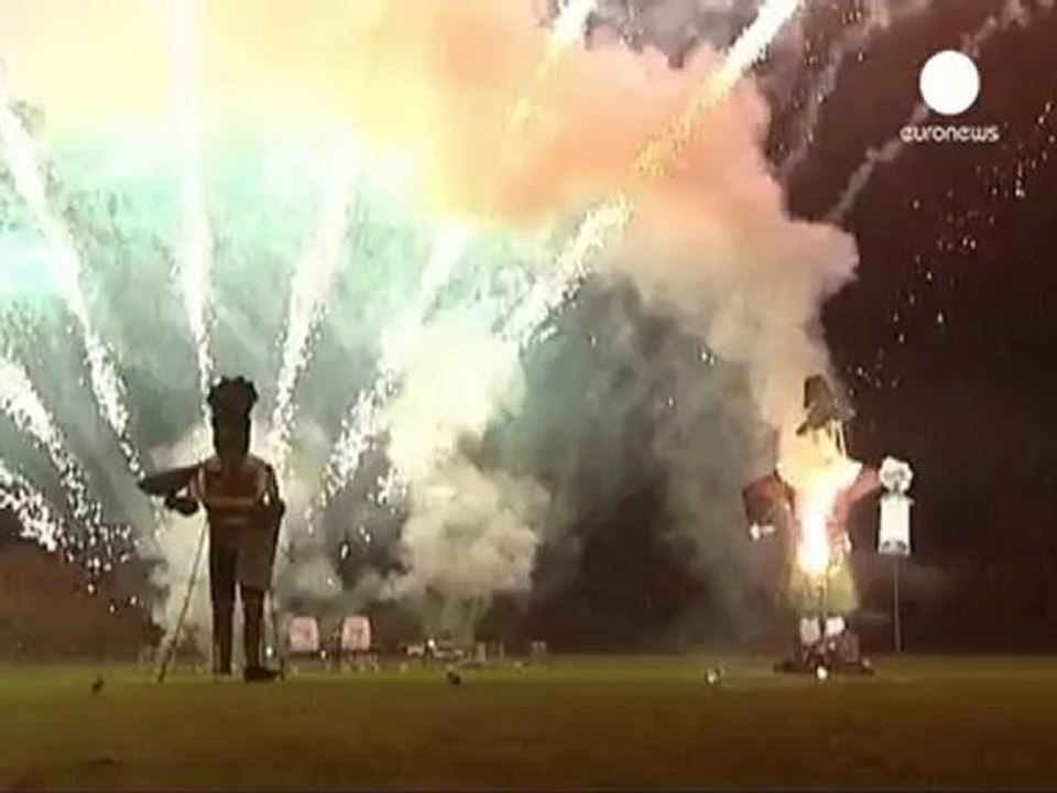 Alla Guy Fawkes Night brucia l'effige di Armstrong