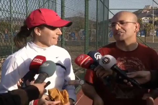 Şimşek tenis oynadı