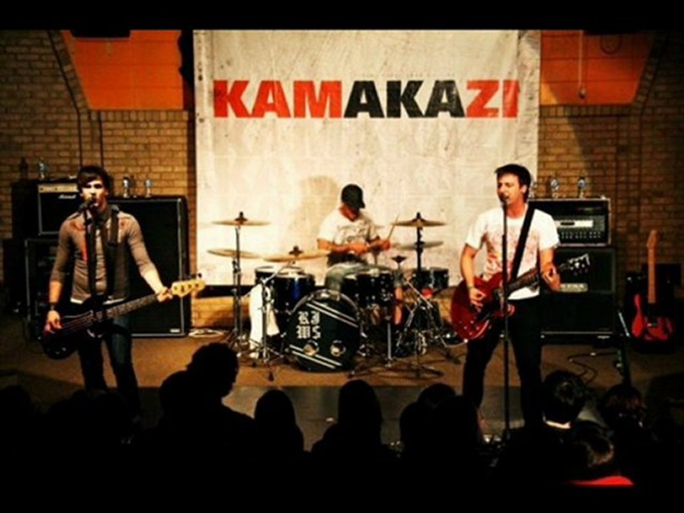 Cover Kamakazi - Pars mon engin By Flying Sharks