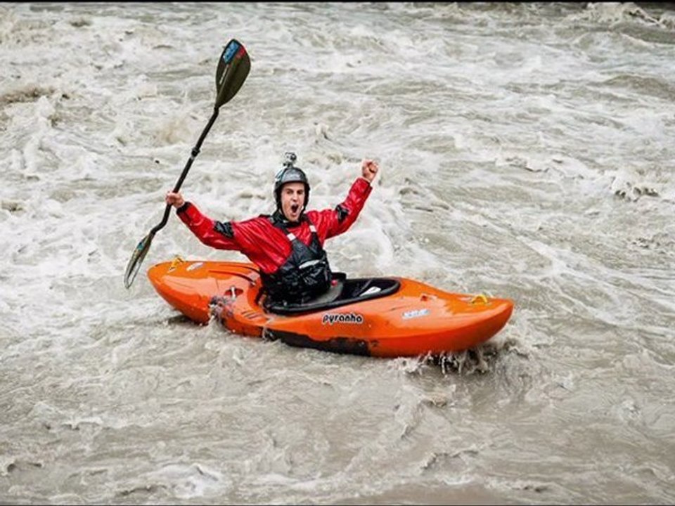 Descente en kayak du gave de Pau en crue