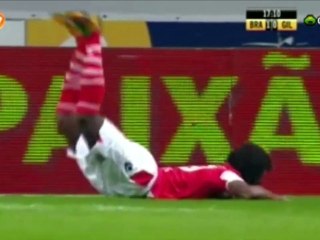 Insolite : la célébration de but improbable de Zé Luís !