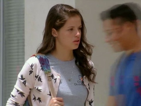 Ju fica nervosa ao ver Dinho preocupado com Lia