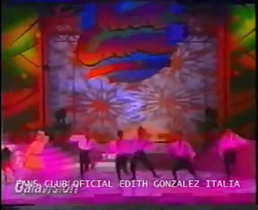 Edith Gonzalez  cantando