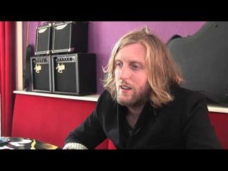 Video herunterladen: Andy Burrows interview (part 1)