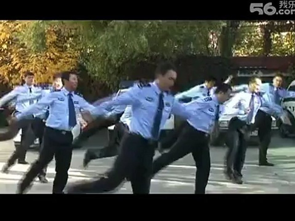 les policiers chinois sont gangnam style