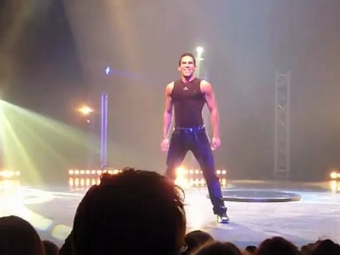 HENRIK VERES-juggling-presents Art agency Valentino