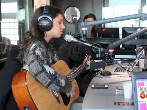 Tal reprend Rihanna Diamonds en acoustique chez Manu dans le 6/9 sur NRJ