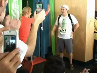 Man becomes first with bionic leg to climb skyscraper