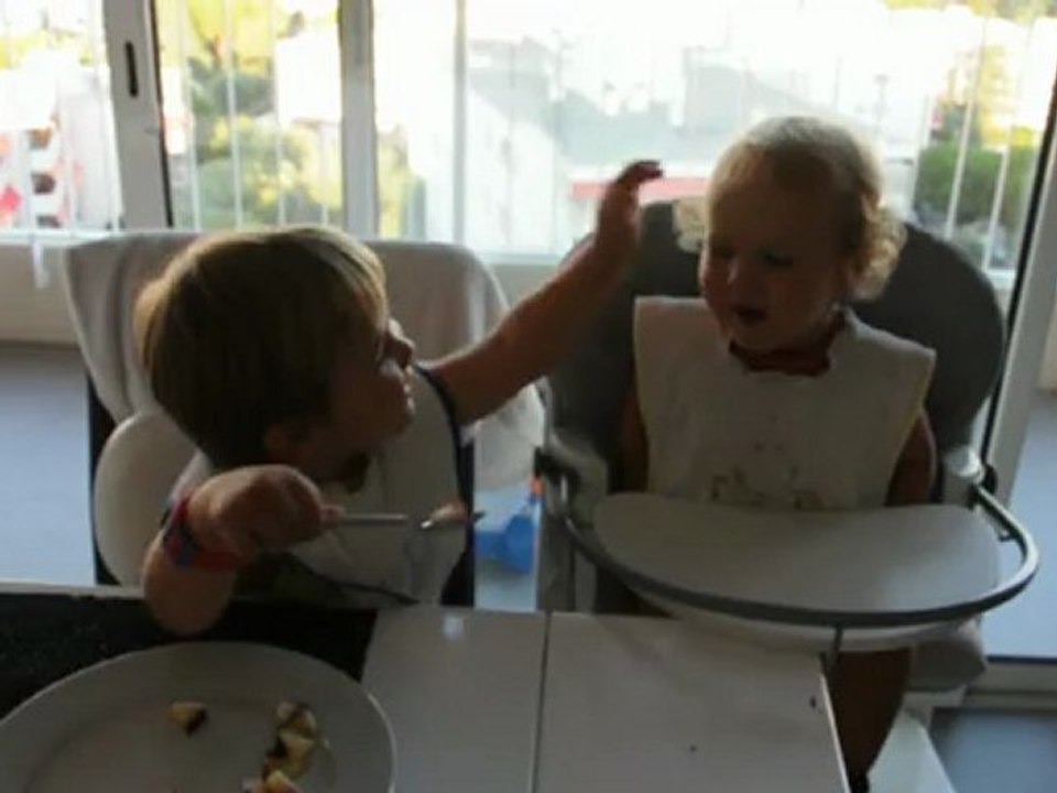 120718_Il_nourit_son_frere