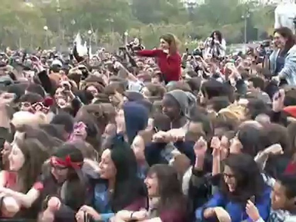 ‘Gangnam Style’ invade Paris