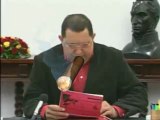 Chávez se fuma un puro cubano El Che en plena cadena