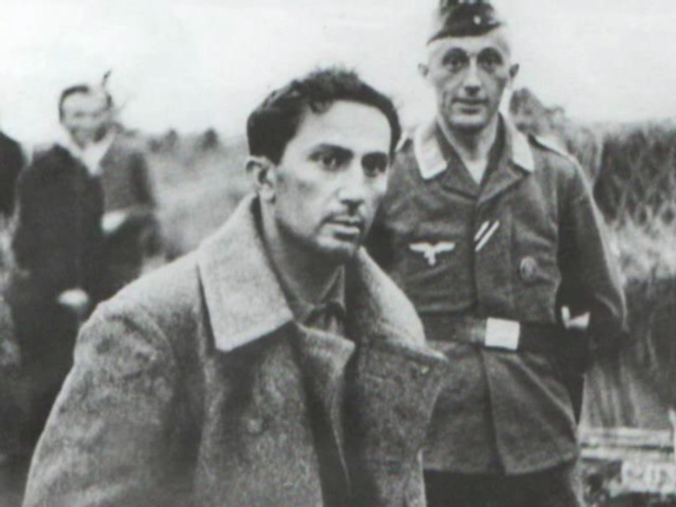 Vorwärts nach Osten ! Europa marschiert ! Ein Musikkorps der Flak-Artillerie und ein Flak-Soldatenchor