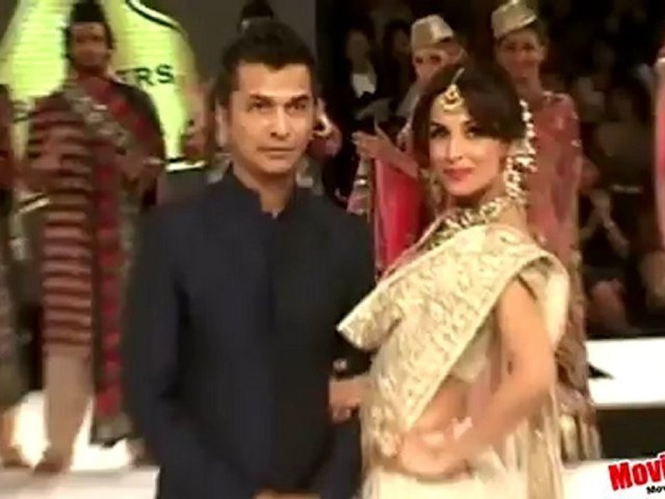 Malaika Arora Khan Show Stopper For Vikram Phadnis @ Blenders Pride Fashion Tour 2012