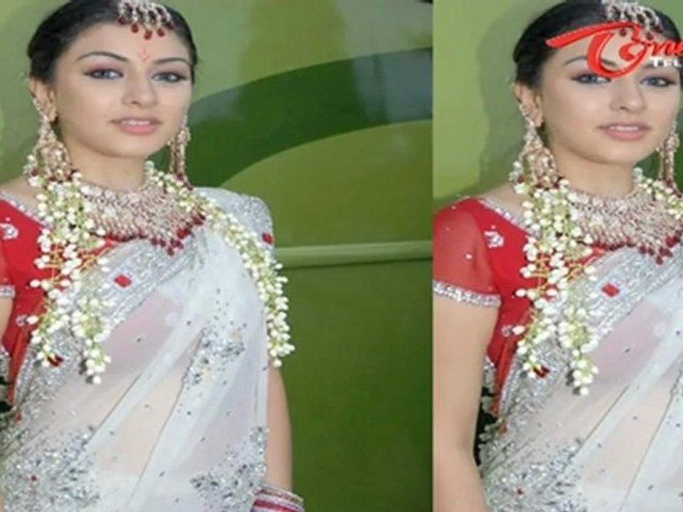 Actresses In White Outfits