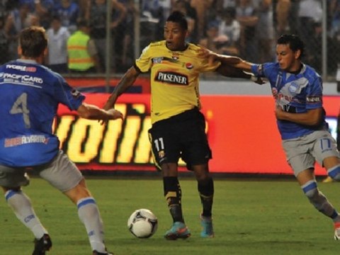 Il humilie un défenseur avant de se prendre un tacle assassin !