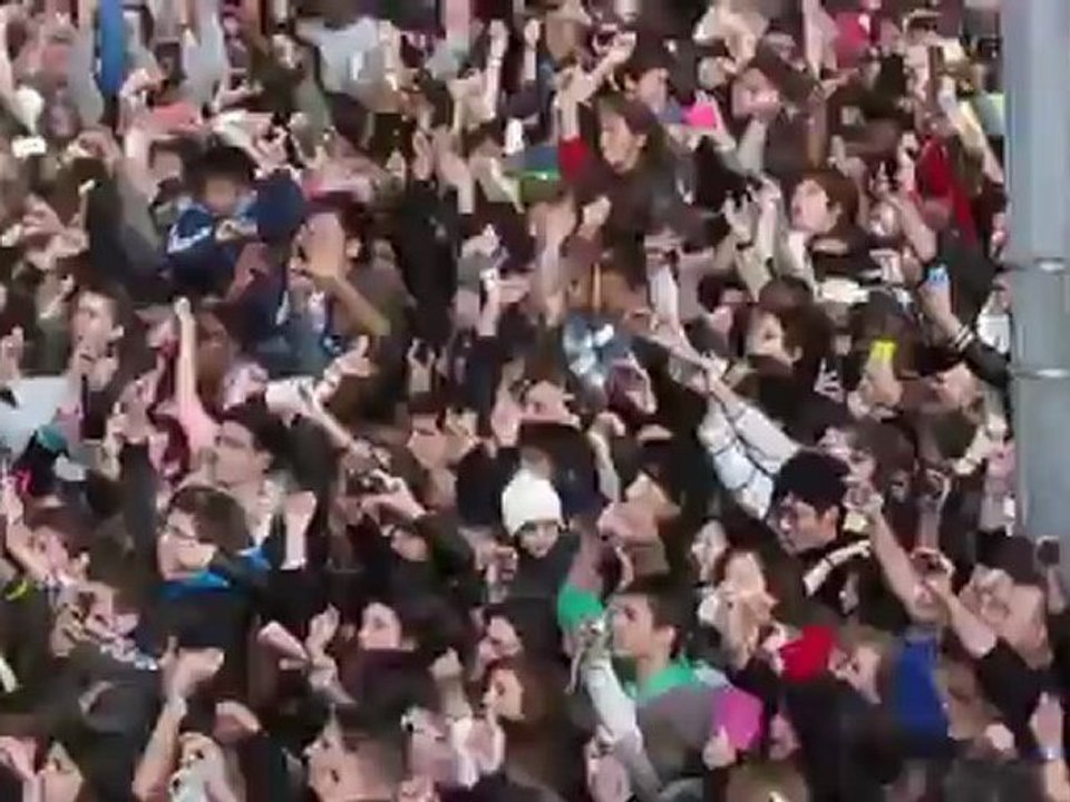 Psy steckt zum Tanzen an