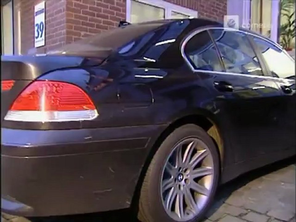 Die Harald Schmidt Show - 1058 - 2002-03-19 - Milla Jovovich, Auto-Crash