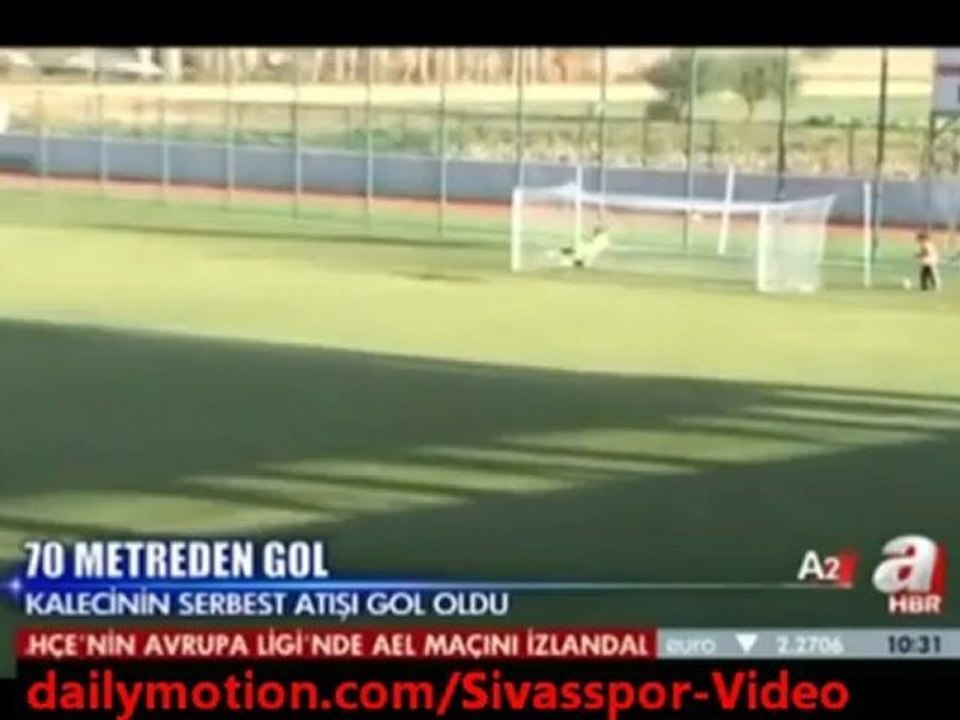 Kaleci 70 metreden kaleciyi avladı!