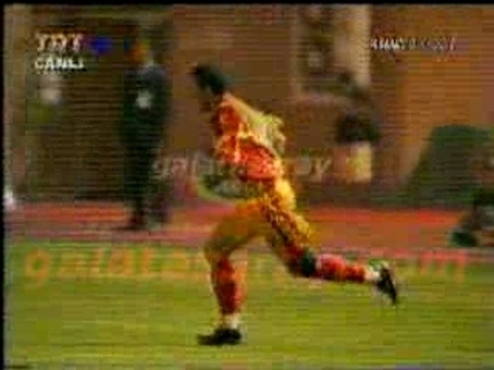 Hagi vs R.Carlos (GS VS Real M)