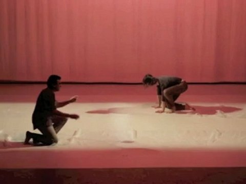 Clairières - compagnie Acajou, création 2012. Conception Delphine Demont, danse : Delphine Demont et Saïd Gharbi, lumières : Mathias Roche, musique : Sequenza VII pour Hautbois seul, Lucianno Berio. Durée : environ 45 minutes