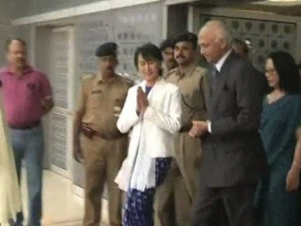 Suu Kyi visits India