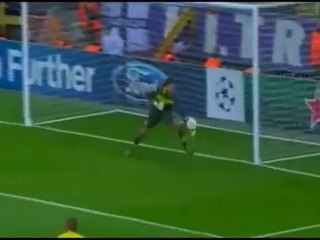 Le coup franc de Mesut Ozil en Ligue des Champions face au Borussia Dortmund