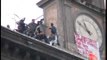 Napoli - Protesta per il lavoro, padri di famiglia sul tetto di Palazzo Reale (31.10.12)