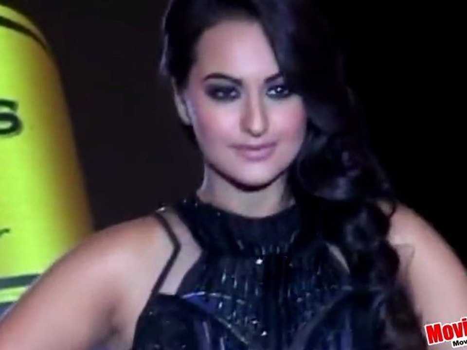 Sonakshi Sinha Walks The Ramp @ Blenders Pride Fashion Tour 2012