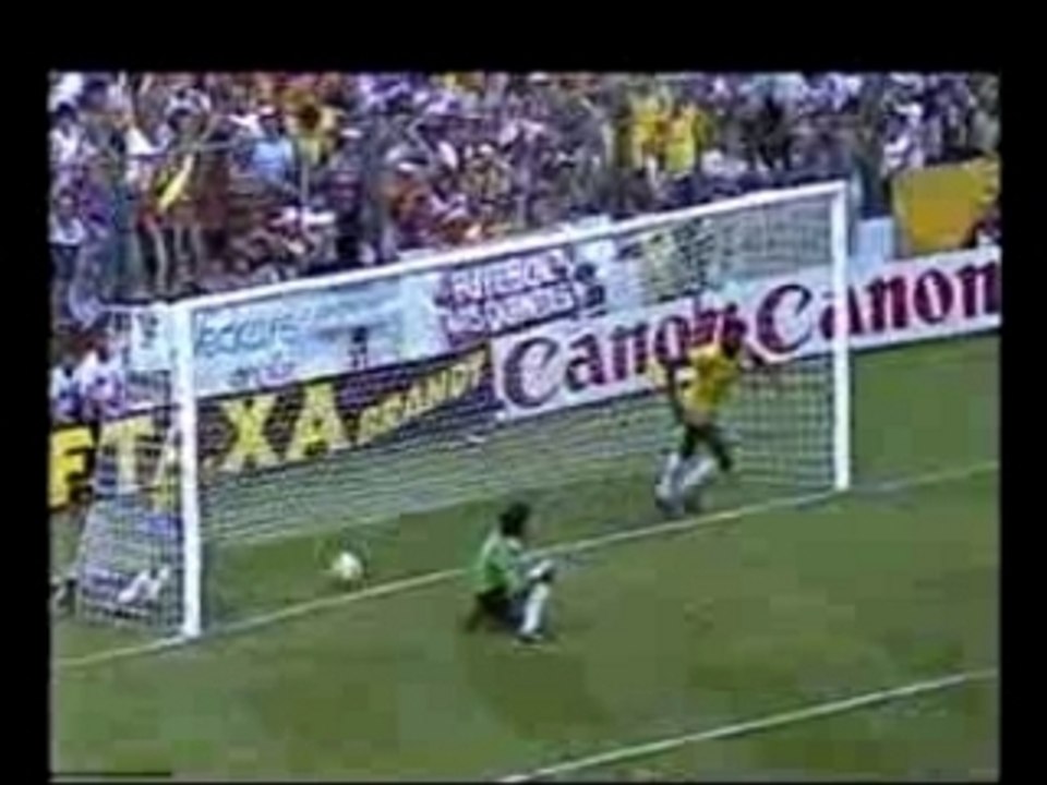 Zico - Brazil (Coup Franc de 40 Metres)