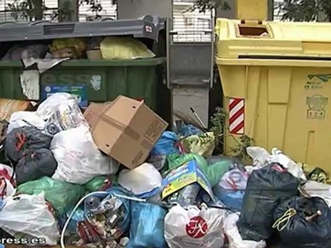 Vecinos de Jérez de la Frontera hartos con huelga basuras