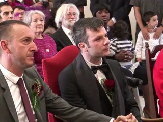 Mariage homo: le projet de loi passe en Conseil des ministres, critiques à l'UMP