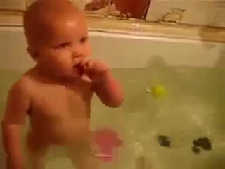 Suyu Seven Hatta Suya Bayılan Bebek