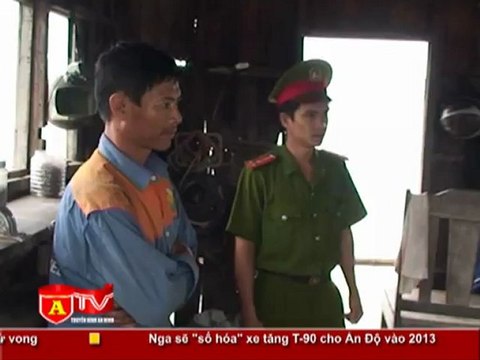 ANTĐ - Bắt quả tang 2 tàu khai thác cát trái phép tại Gia Lâm