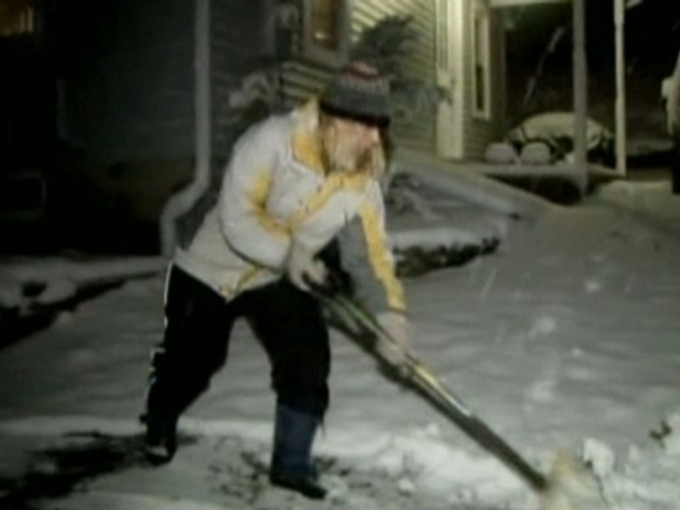 Wintry storm batters Sandy-hit Northeast