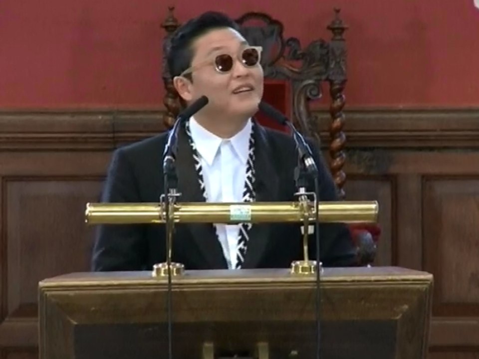 Watch "Gangnam Style" Rapper Psy Teach Oxford Students His Famous Dance Moves