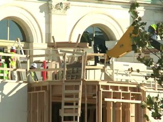 Work starts on inauguration stage for Obama's 2nd term