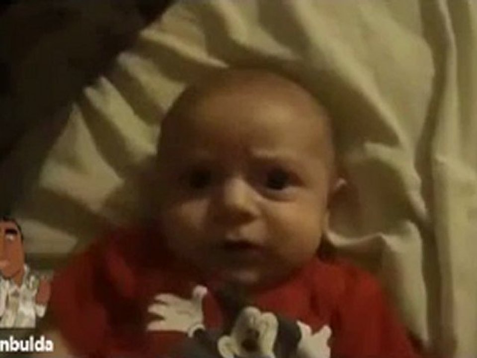 Annesinin Gülüşüyle Korkudan Şoka Giren Bebek