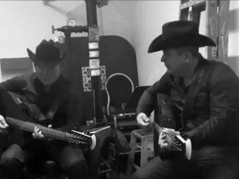 Jesus Ojeda Praciticing Y sus parientes .. Con David el jefe