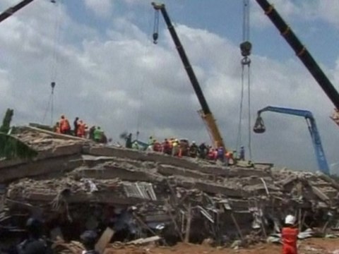 Search on for victims after Ghana shopping mall collapses